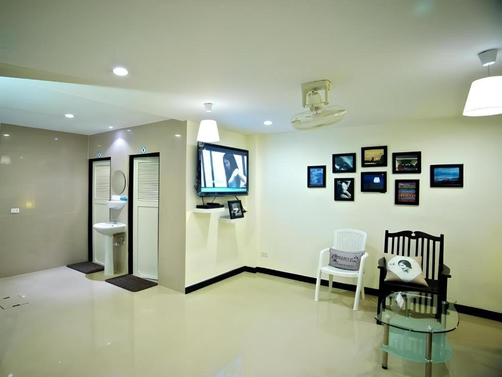 Prince House Bangkok Exterior photo