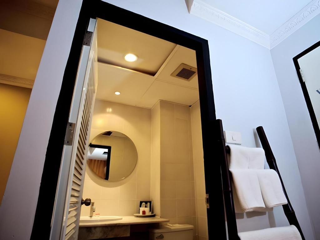 Prince House Bangkok Exterior photo